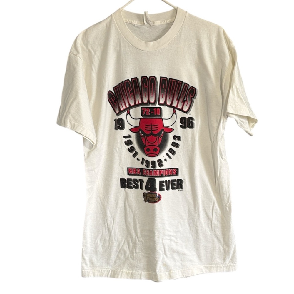 Vintage 1996 Chicago Bulls White Graphic Tee - Red/Black Logo